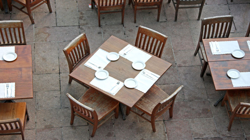 Picnic Table Shopping: 5 Things to Keep in Mind