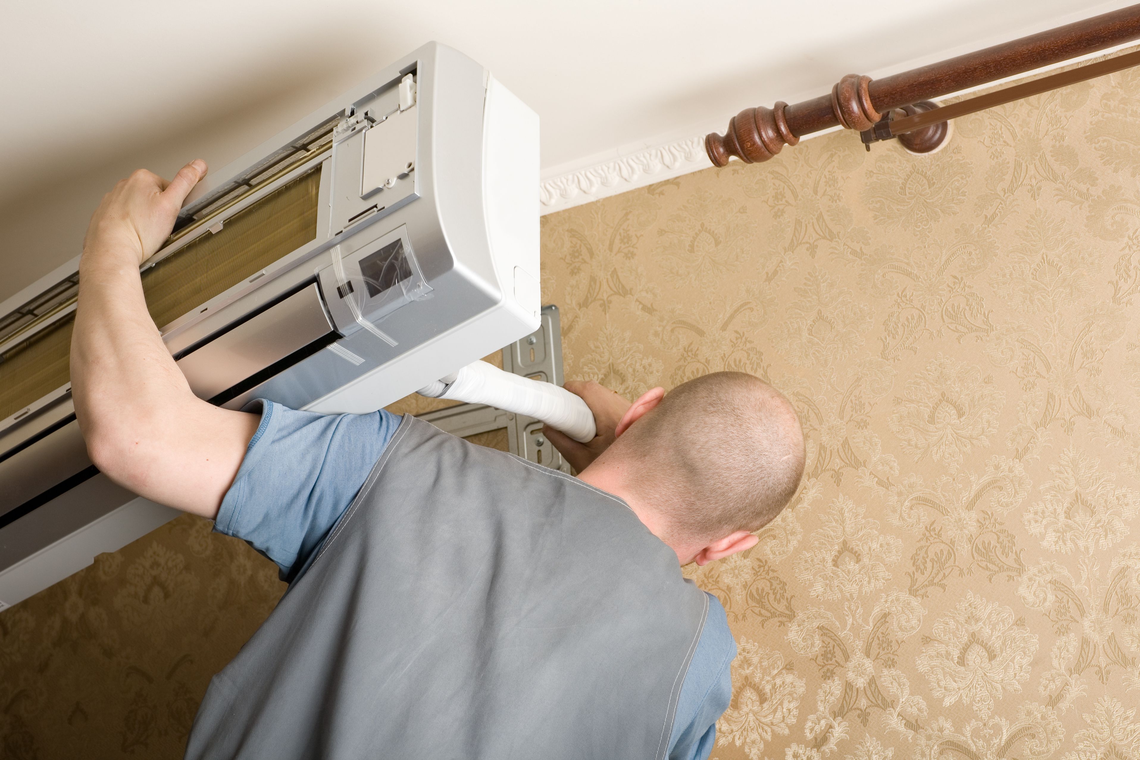 Considering an Air Conditioning Repair Service in Estero, FL? Here’s What You Need to Know