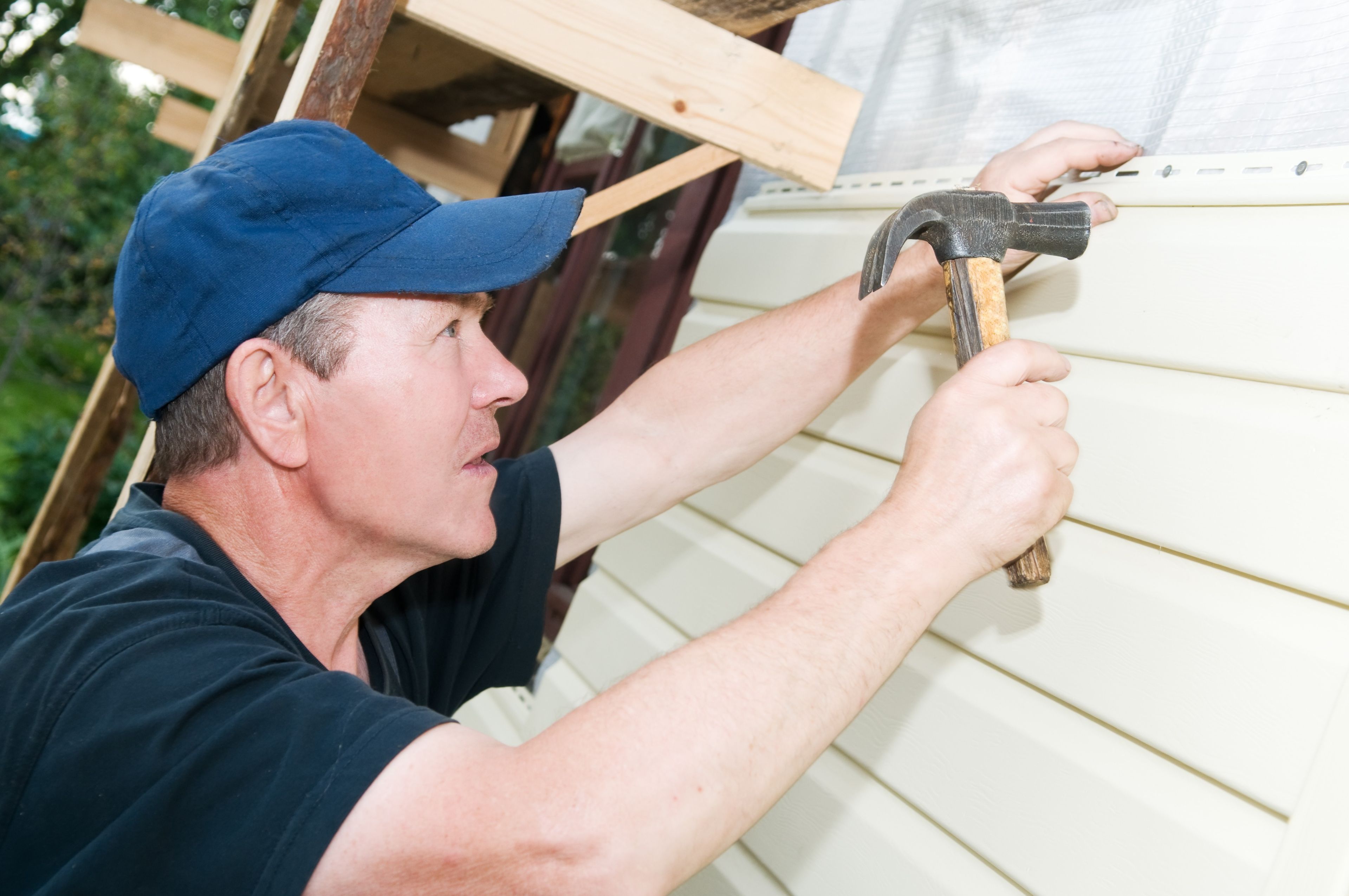 Why Hiring a Siding Contractor in Lisle, IL is Beneficial