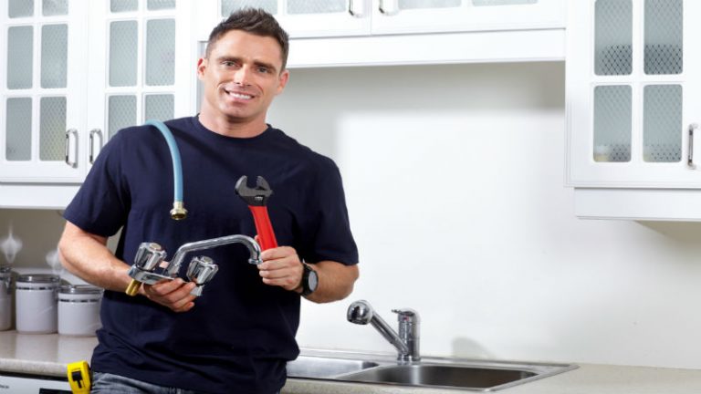 Choose the Right Professional for Plumbing Repair and Save